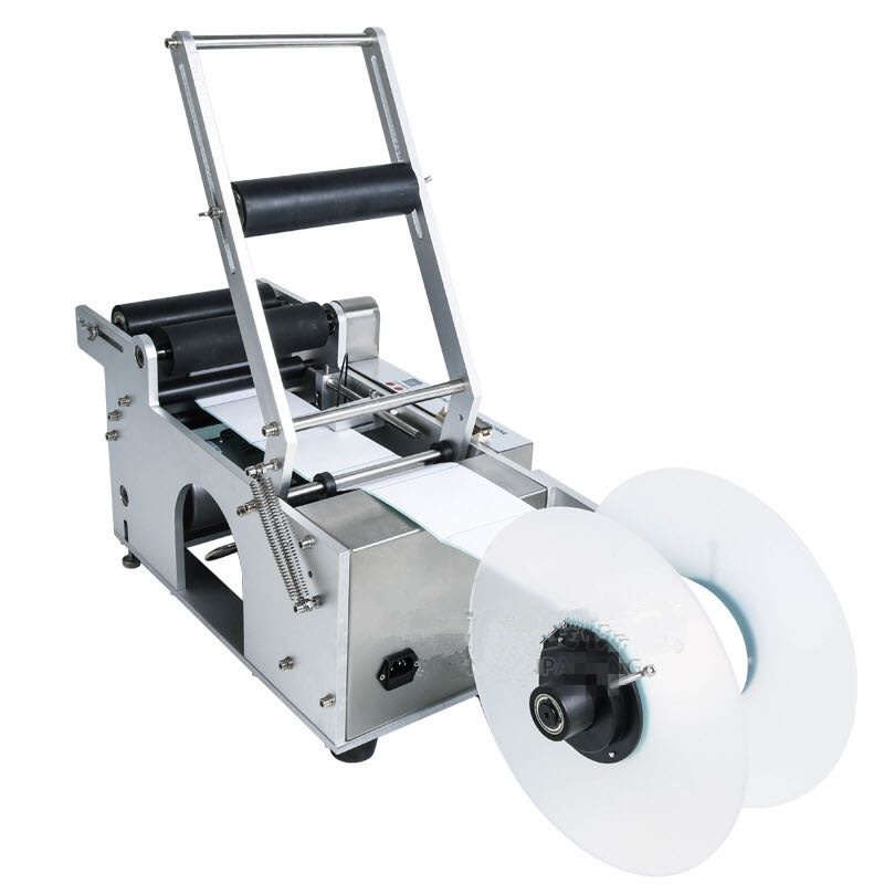 Automatic labeling machine for round bottles
