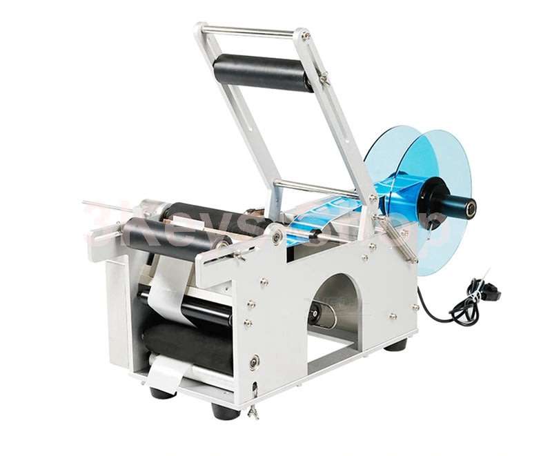 Automatic labeling machine for round bottles