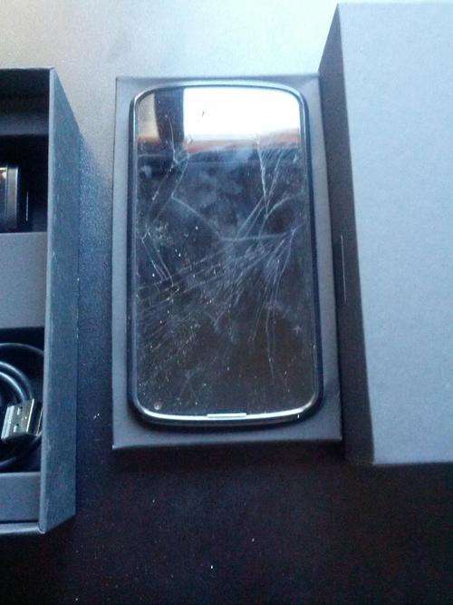 Google Nexus 4 16gb - cracked screen