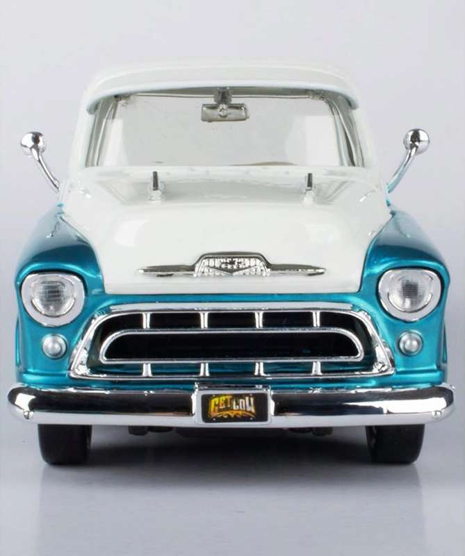 Motormax  1:24 1957 Get Low Chevy 3100 Stepside  Turquoise Met.