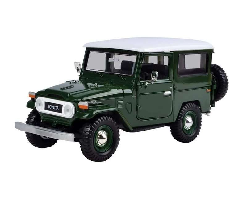 Motormax  1:24 Toyota FJ40 (Hard Top) Green. `Platinum Collection`