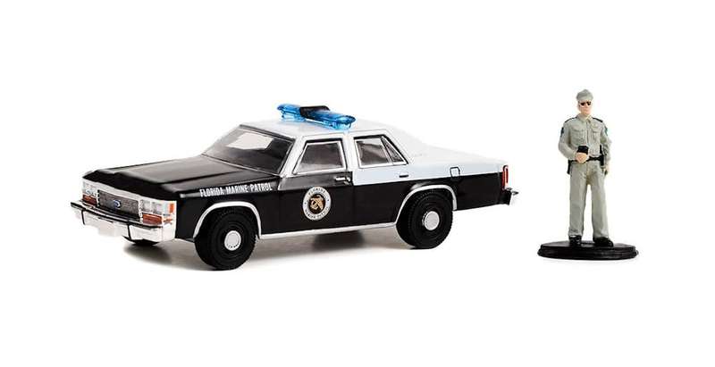 Greenlight  1:64 The Hobby Shop Series 14 1990 Ford LTD Crown Victoria W/ Police Officer
