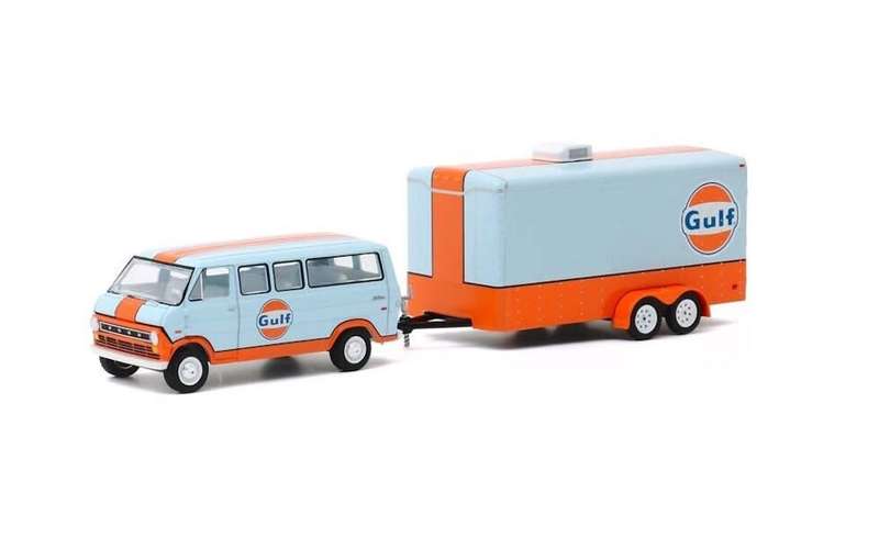 Greenlight  1:64 Hitch & Tow Series 20 1972 Ford Club Wagon & Enclosed Car Trailer
