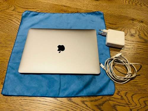 **BARGAIN BUY**2017 APPLE MACBOOK RETINA 13` WITH ORIGINAL BOX & CHARGER - WORTH R12k - GRAB IT NOW