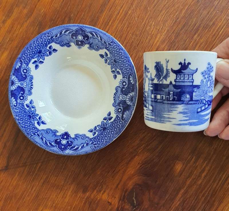 VINTAGE WILLOW PATTERN DEMITASSE COFFEE SET