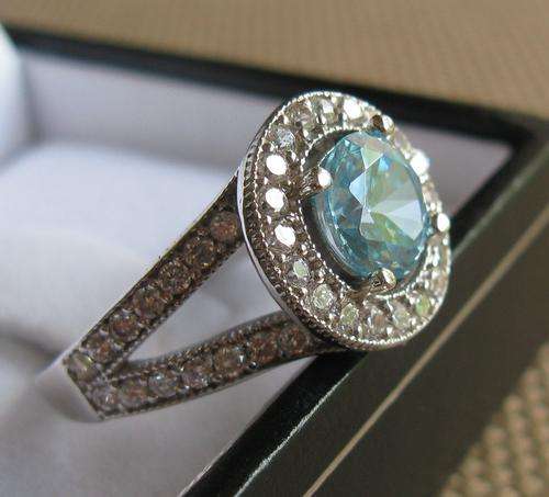 Gorgeous genuine blue and white topaz ring in .925 sterling silver