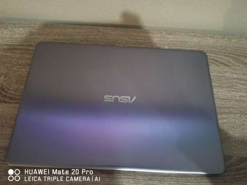 ***VERY SLIM ASUS i5 8th GEN QUAD-CORE// 8 GB RAM// 256GB SSD// 14 " FHD ULTRA BOOK