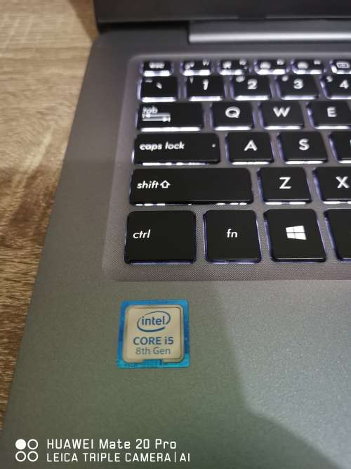***VERY SLIM ASUS i5 8th GEN QUAD-CORE// 8 GB RAM// 256GB SSD// 14 " FHD ULTRA BOOK
