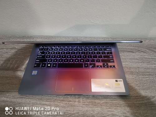 ***VERY SLIM ASUS i5 8th GEN QUAD-CORE// 8 GB RAM// 256GB SSD// 14 " FHD ULTRA BOOK
