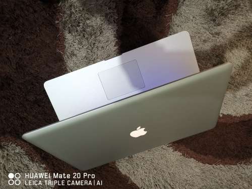 ***RARE MONSTER*** MACBOOK PRO 17" FHD+ Intel® Core i7 QUAD-CORE** RADEON GFX** 8GB RAM** 1000GB DRV