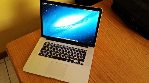 Macbook Pro 15inch Retina display CORE i7 SSD