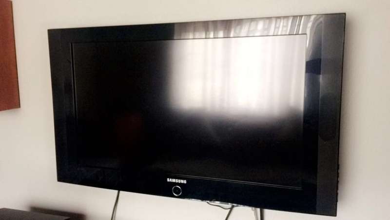 Samsung 32" HD ready LCD TV