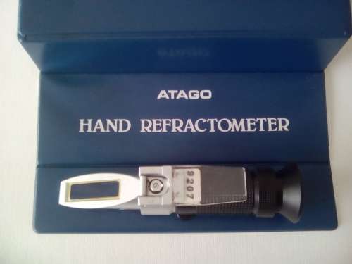 ATAGO HAND REFRACTOMETER