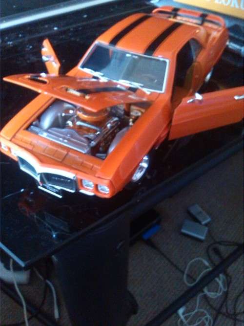 Road Signature Pontiac Firebird Scale 1/18 TRANS AM - door deliver R60