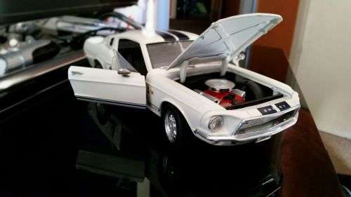 Road Signature Shelby GT500 Scale 1:18  - door deliver R60