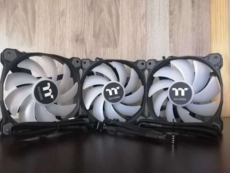 Pure 12 ARGB Sync Radiator Fan TT Premium Edition (3-Fan Pack)