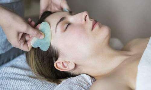 Facial Roller With Scrapping Plate
