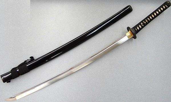 BLACK BUSHIDO KATANA----FULL TANG,VERY SHARP----BLOOD GROOVE--
