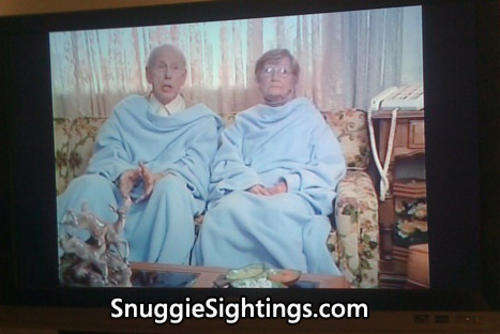 SNUGGIE THE BLANKET WITH SLEEVES            baby blue