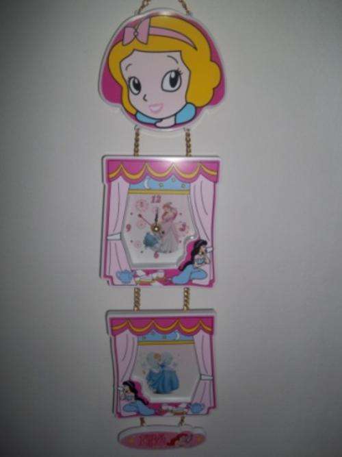 DISNEY PRINCESSES HANGING CLOCK WITH PHOTO FRAME