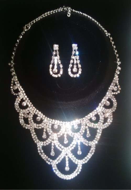 AMAZING RHINESTONE CHOKER AND EARRING SET / 1 SET AVAILABLE / EVENING WEAR / PARTY / WEDDING
