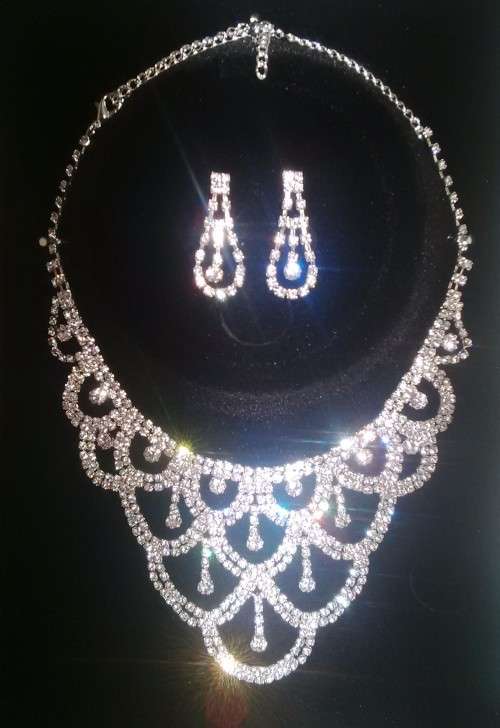 AMAZING RHINESTONE CHOKER AND EARRING SET / 1 SET AVAILABLE / EVENING WEAR / PARTY / WEDDING