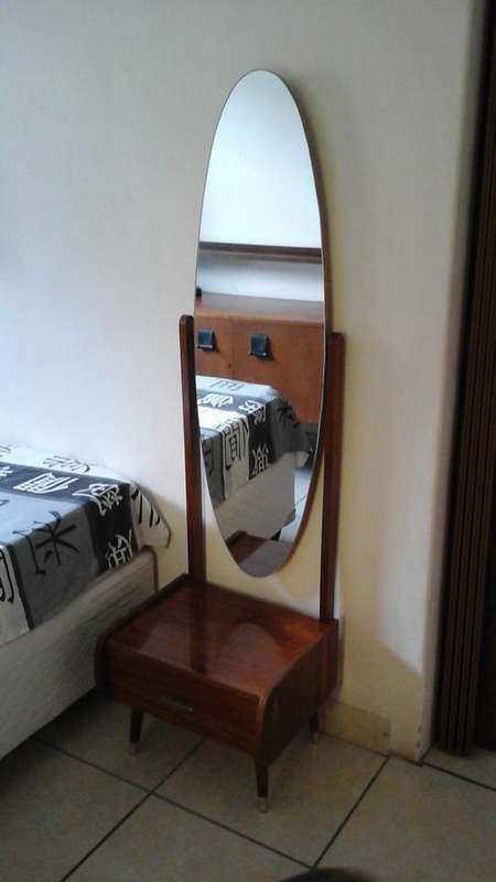 Special !!! - Beautiful Vintage solid wood free standing oval mirror