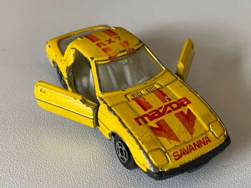 Mazda RX-7 (Yat Ming)