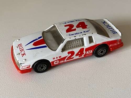 Buick LeSabre Nascar (1995 MC Toy 1:64)