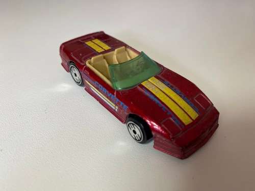 Corvette `83 Custom - 1988 (Hot Wheels)