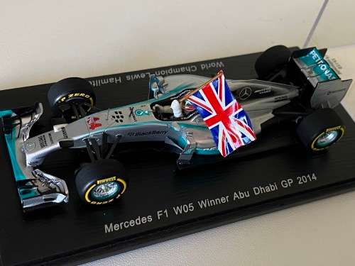 Lewis Hamilton - Mercedes F1 2014 World Champion (Spark 1:43)