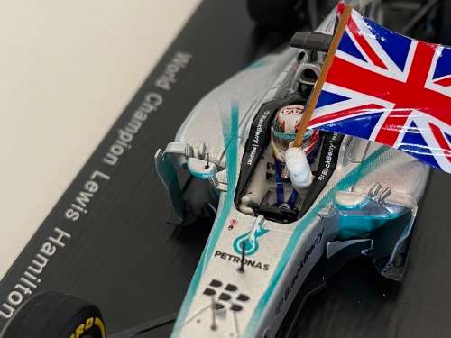 Lewis Hamilton - Mercedes F1 2014 World Champion (Spark 1:43)