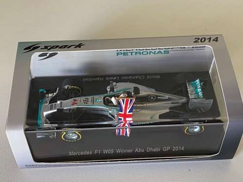 Lewis Hamilton - Mercedes F1 2014 World Champion (Spark 1:43)