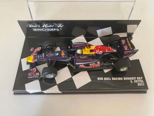 Red Bull F1 - Sebastian Vettel 2011 World Champion (Minichamps 1:43)