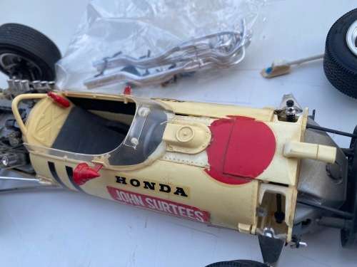 Honda RA300 F1 - John Surtees 1967 (Tamiya 1:12)