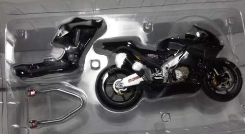 Valentino Rossi, Special Edition Black MotoGP Honda Test Bike #46 2002 (Minichamps 1:12)