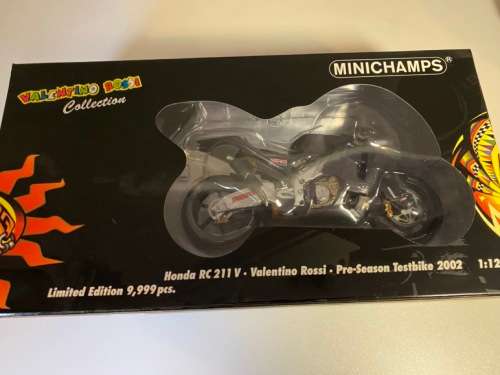 Valentino Rossi, Special Edition Black MotoGP Honda Test Bike #46 2002 (Minichamps 1:12)