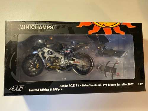 Valentino Rossi, Special Edition Black MotoGP Honda Test Bike #46 2002 (Minichamps 1:12)