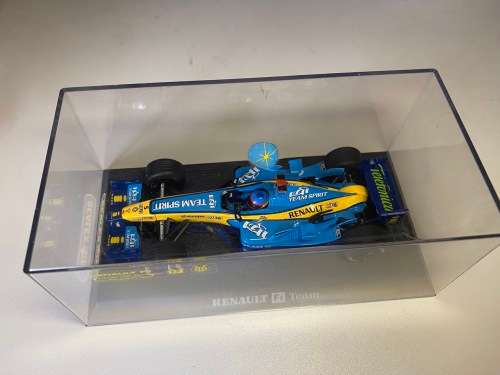Fernando Alonso - F1 World Champion Renault 2005 (Scalextric 1:32 slot car - new)