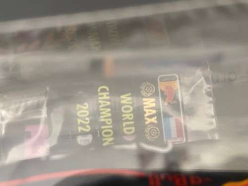 Max Verstappen - Red Bull RB18 World Champion 2022 - Japan GP with pitboards (Spark 1:43 unopened)