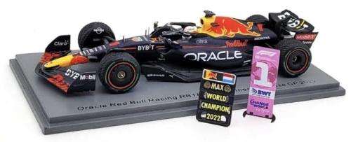 Max Verstappen - Red Bull RB18 World Champion 2022 - Japan GP with pitboards (Spark 1:43 unopened)
