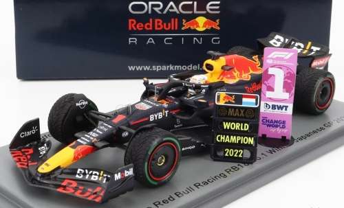 Max Verstappen - Red Bull RB18 World Champion 2022 - Japan GP with pitboards (Spark 1:43 unopened)