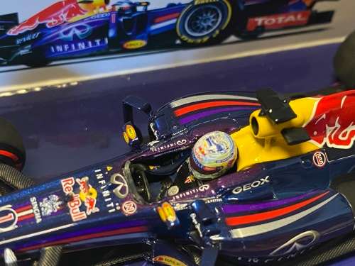 Red Bull RB9 F1 - Sebastian Vettel 2013 World Champion (Ltd edition Minichamps 1:43)
