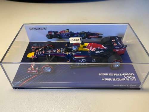 Red Bull RB9 F1 - Sebastian Vettel 2013 World Champion (Ltd edition Minichamps 1:43)