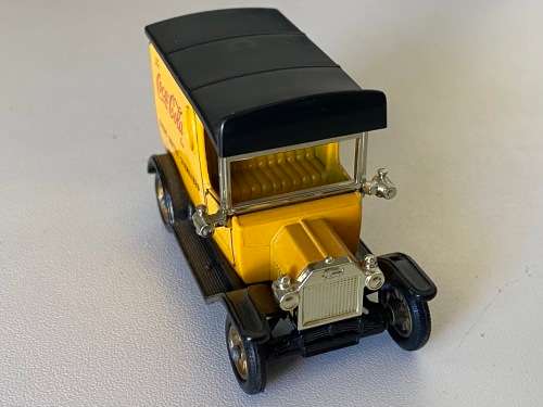 Coca-Cola Ford Model-T D66 (Lledo, Days Gone By, with box +/-1:43 - Made in England)