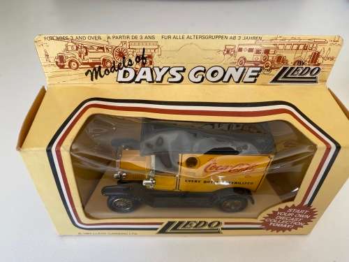 Coca-Cola Ford Model-T D66 (Lledo, Days Gone By, with box +/-1:43 - Made in England)