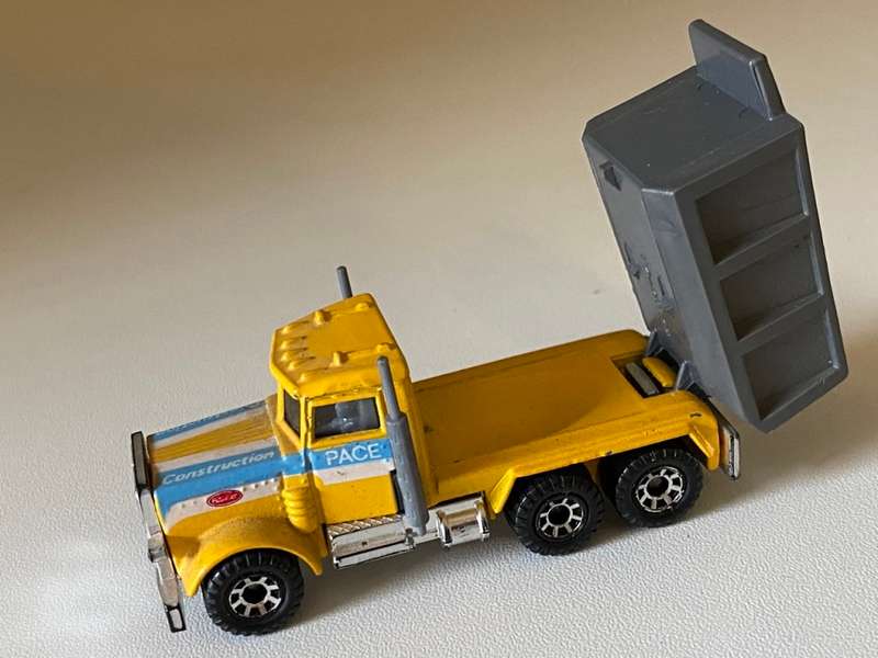 Peterbilt Dump Truck - 1981 (Matchbox 1:80)