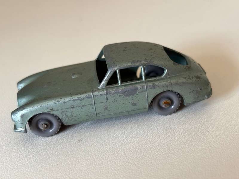 Aston Martin DB2 no.53 (Rare 1958 Lesney Matchbox +/-1:64 - Made in England)
