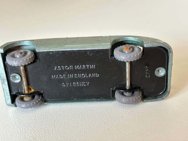 Aston Martin DB2 no.53 (Rare 1958 Lesney Matchbox +/-1:64 - Made in England)
