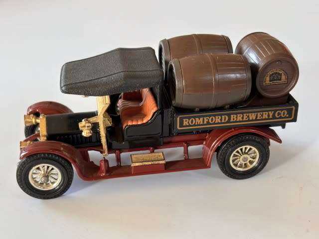 Crossley Beer Lorry (Matchbox Models of Yesteryear 1984 +/-1:47 - Made in England - with box)